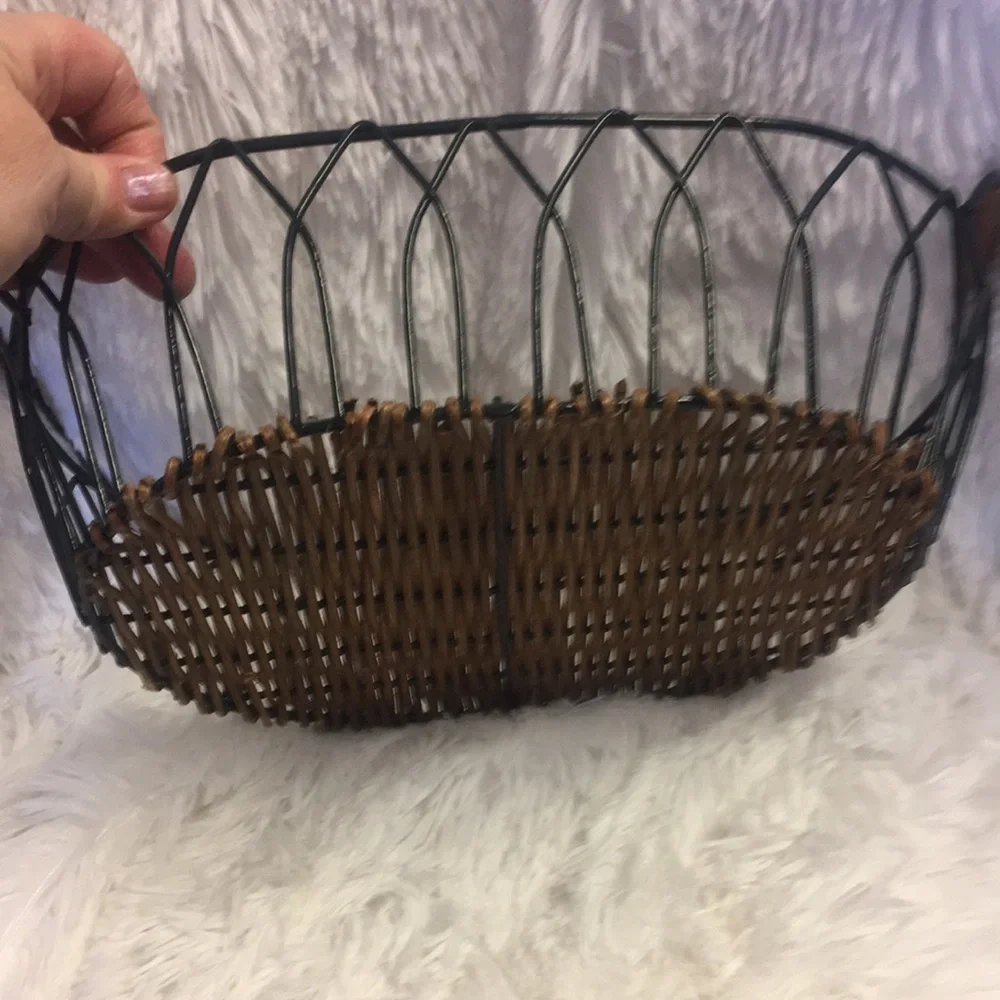 Farmhouse Wire & Wood Storage Basket